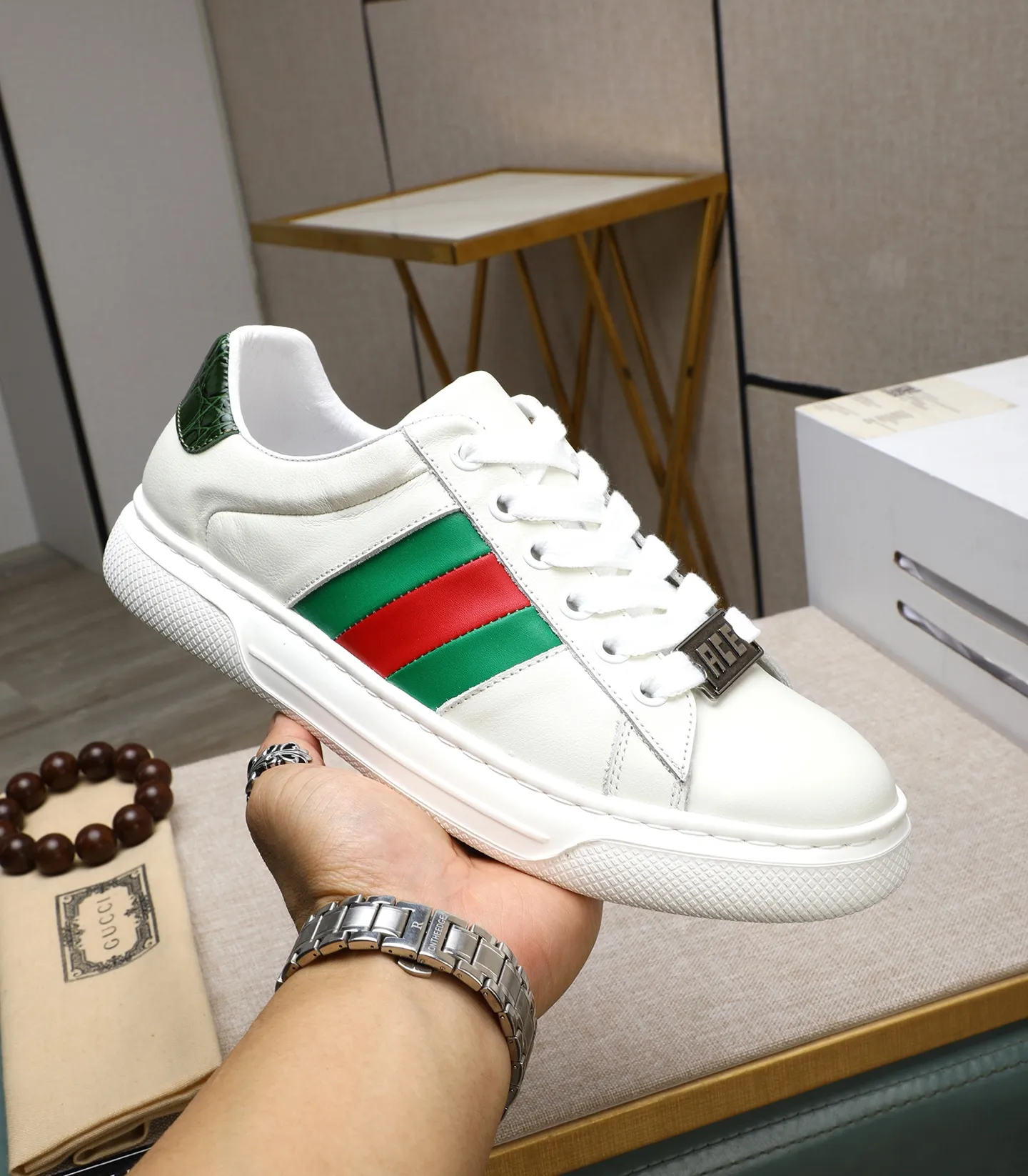 Men's clothing and shoes 💰500 (Gucci) The latest 🎁🎁 casual and fashionable men's shoes 👟 from the official website, hot style 💥 style is simple and elegant, exclusive for trendy men. Unique official website latest brand double G elements 👑 original Gucci decoration, fashionable and generous, original material original calfskin, ✅ fully imported first-layer pigskin lining, official website designated wear-resistant, lightweight original rubber casual outsole, counter classic model taken in kind, 38-44 black and white optional